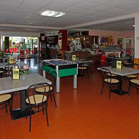 Campeggio Internazionale Del Sole วิเวโรเน ภายนอก รูปภาพ